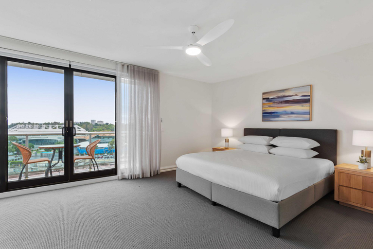 Bedroom 2, Spacious 3-Bed Apartment by the MCG, Melbourne