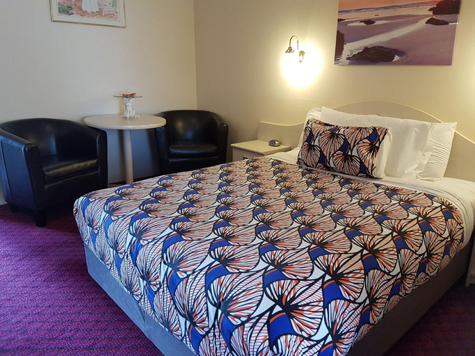 Bedroom 2, Golden Age Motor Inn, Queanbeyan