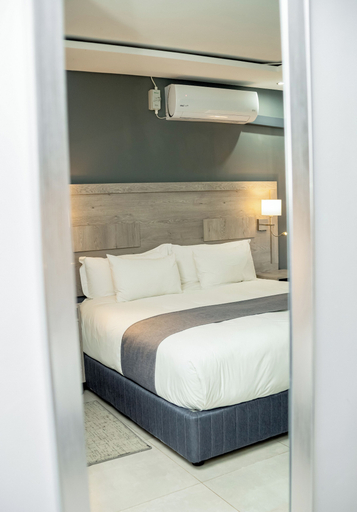 Room 3, Khayalami Hotel Secunda, Gert Sibande