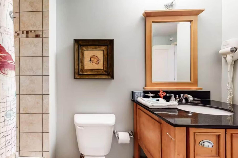 Bathroom 3, Sterling Breeze 1103, Bay