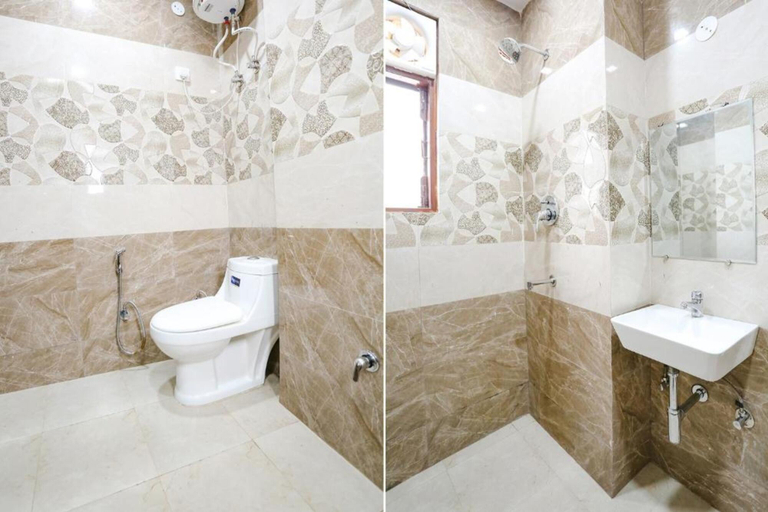 Bathroom 4, FabHotel New Silver Crown, Delhi