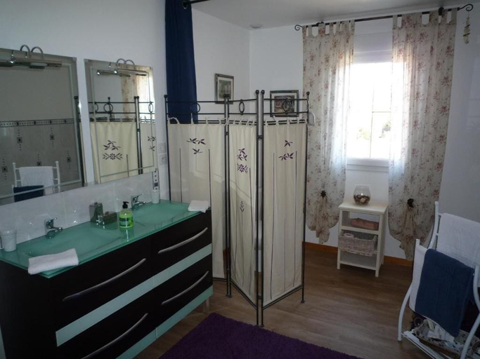 Bathroom 5, Le Verger du Sausset, Côte-d'Or