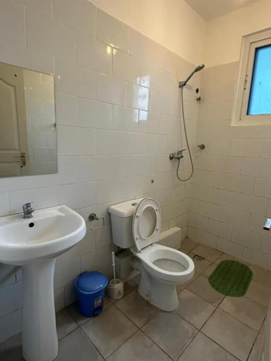 Bathroom 5, Pearl Ocean Apartment, Malindi
