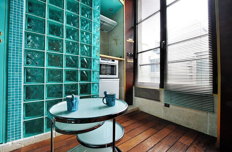 Living area 2, MERRIBUILDING, Paris