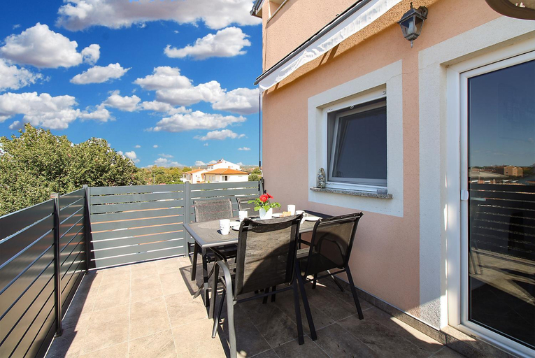Others 5, Apartment 1008, Fažana