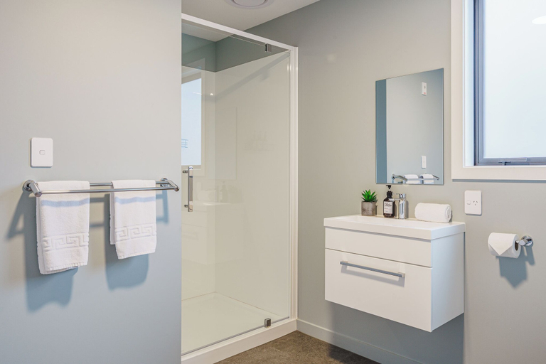 Bathroom 2, Woolshed Suites, Mackenzie