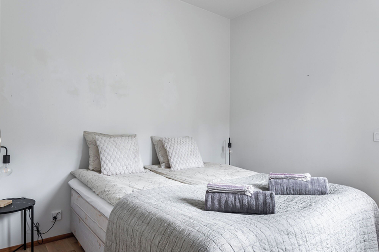 Room 4, Apartments with Sauna, Balcony & Free Parking, Päijänne Tavastia