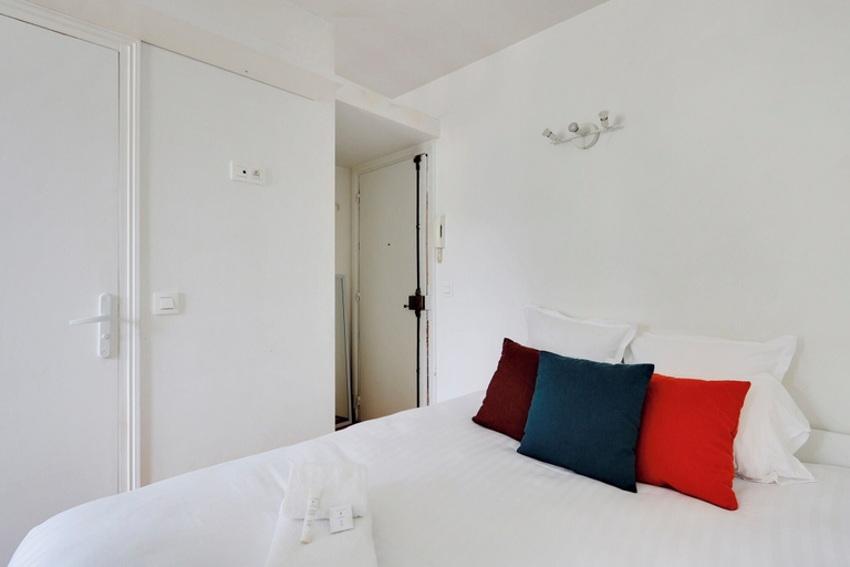 Room 5, 196LAFAYETTE, Paris
