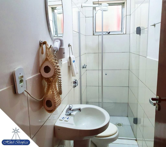 Bathroom 3, Hotel Benfica, Aparecida