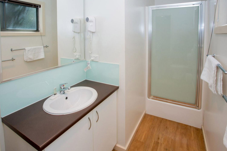 Bathroom 3, Shepparton Holiday Park, Shepparton