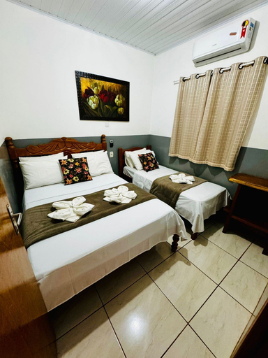 Room 4, Casa Flor do Ipê Homes, Nobres