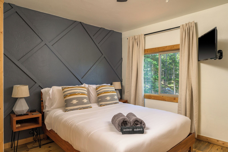 Room 2, Skyline Lodge, Clear Creek