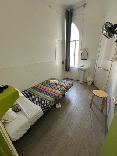 Bedroom 4, Central and Basic Universitat, Barcelona