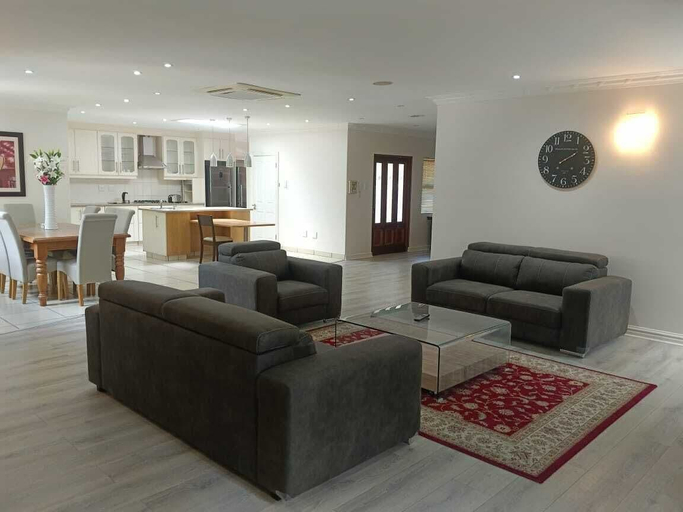 Living area 5, Pioneer Guest House, eThekwini