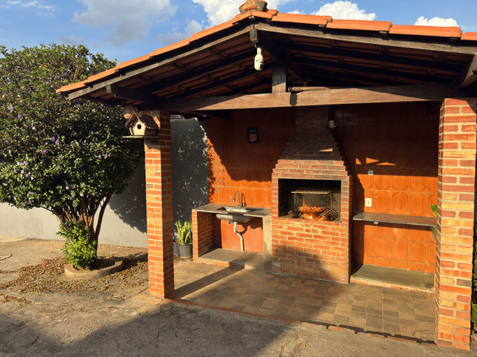 BBQ/picnic area 3, Casa espaçosa com piscina e churrasqueir, Santa Luzia