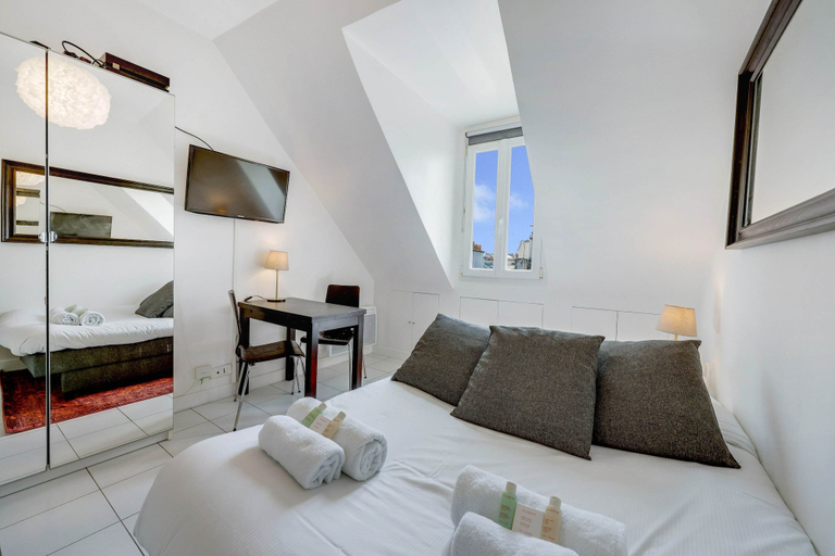 Room 2, 26ROSIERS, Paris