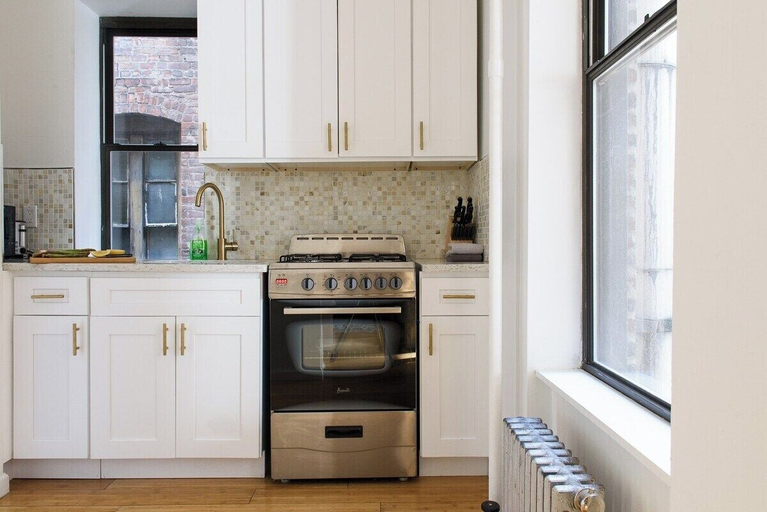 Private kitchen 4, 428 Midtown Apartments, New York