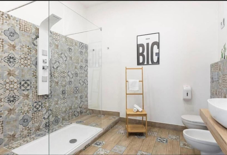 Bathroom 3, VITRUVIO SUITES, Latina