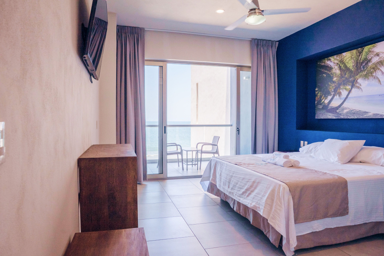 Room 4, Avenir Armonia Suites, Compostela