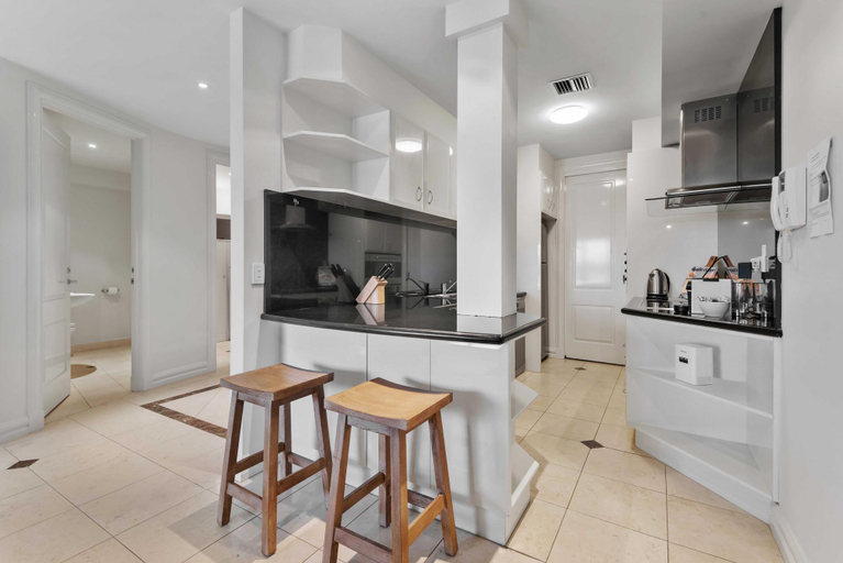 Kitchen, Spacious 3-Bed Apartment by the MCG, Melbourne