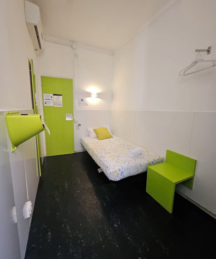 Bedroom 3, Central and Basic Universitat, Barcelona