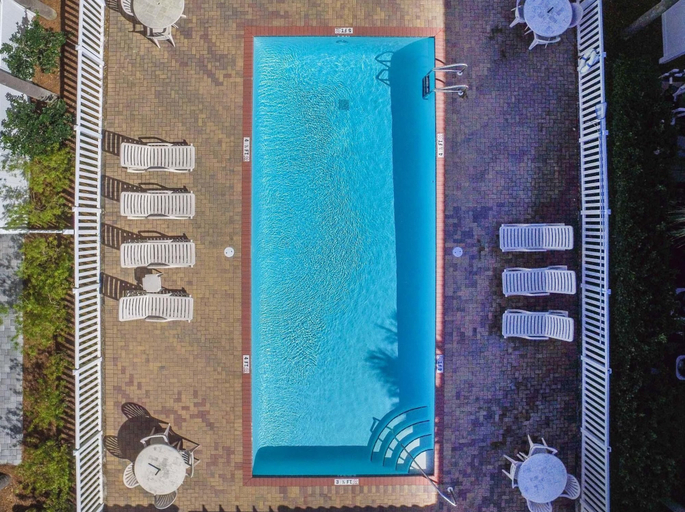 Pool 5, Coastal Grace, Walton