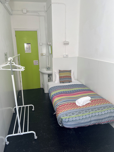 Bedroom 5, Central and Basic Universitat, Barcelona