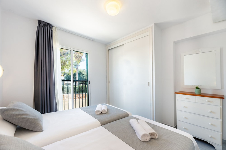Bedroom 2, Apartamentos Vibra Caleta Playa, Baleares