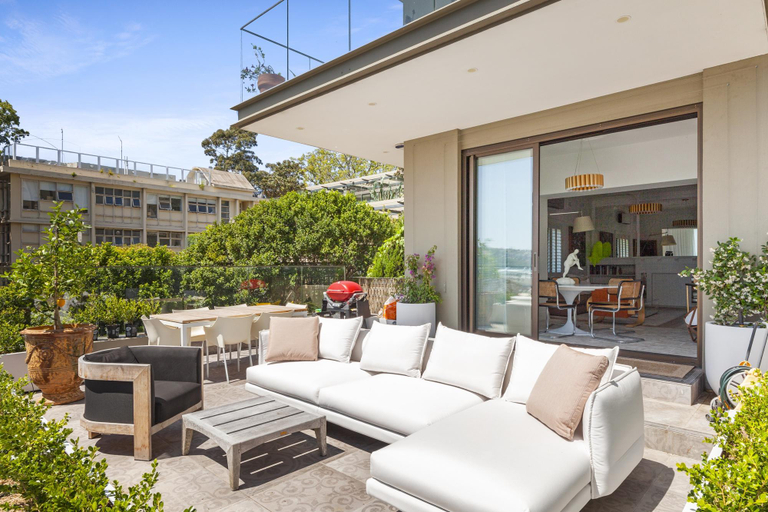 Balcony/terrace 3, Superb 2-Bed Apartment Facing Rose Bay Marina