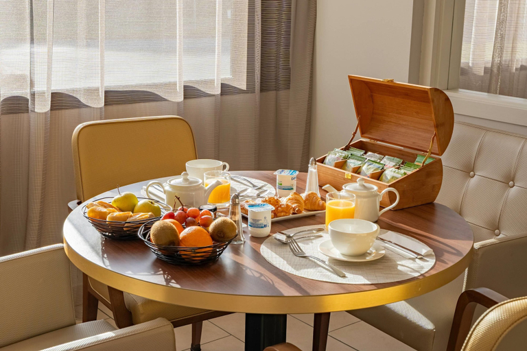 Breakfast area 4, Quality Aparthotel Rochefort, Charente-Maritime