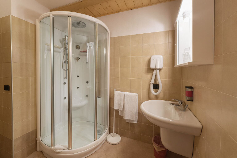 Bathroom 3, Hotel Bleis, Brescia