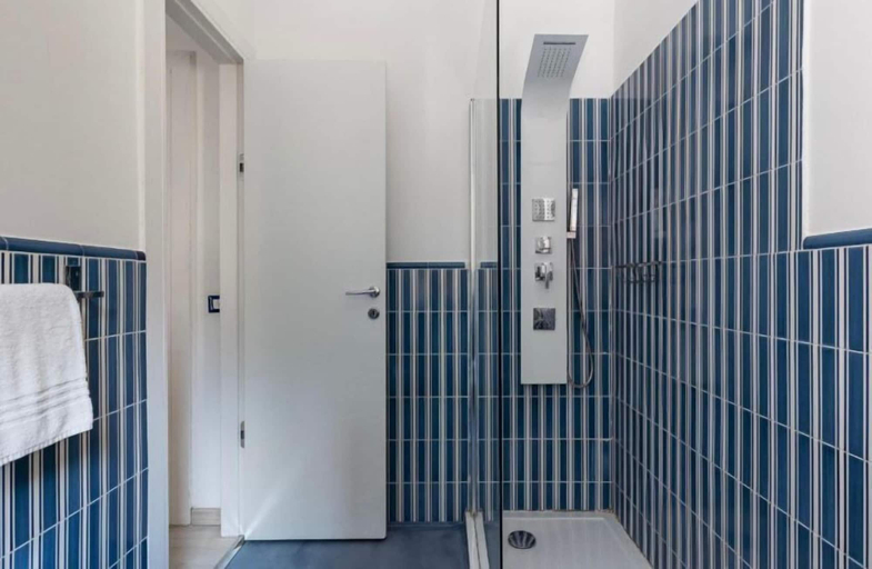 Bathroom 2, Sapore di Mare nel Blu, Latina