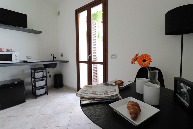 Others 5, Imola Residence, Bologna