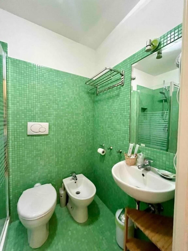 Bathroom 3, Casa Nicanto, Napoli