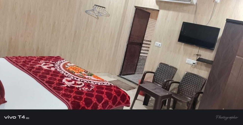 Room 5, Shree Radharaman Palace, Faizabad