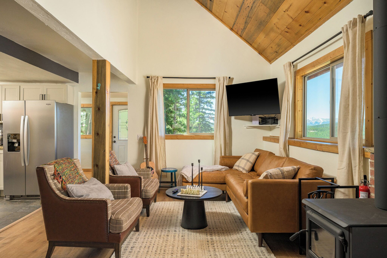 Living area 3, Skyline Lodge, Clear Creek