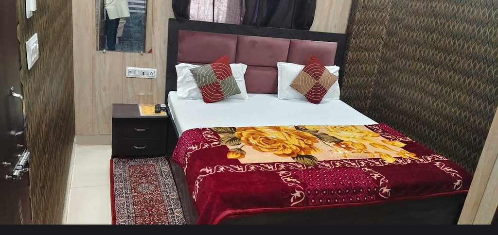 Room 4, Shree Radharaman Palace, Faizabad