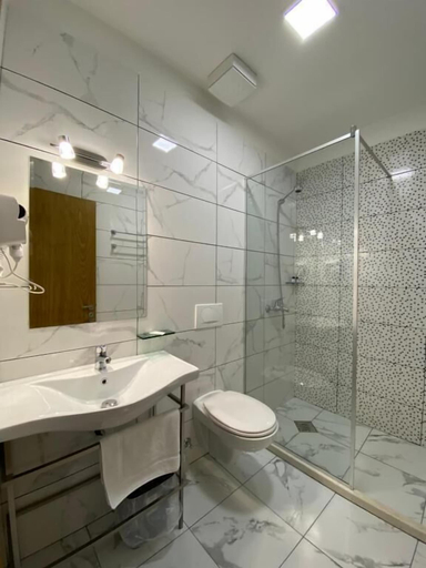 Bathroom 4, Hotel Republika Berat, Beratit