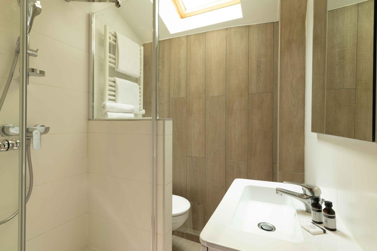 Bathroom 4, Hotel Lena, Paris