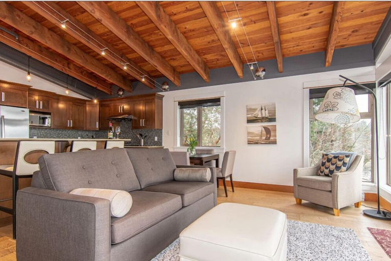 Living area 2, Mariner's Loft, Capital