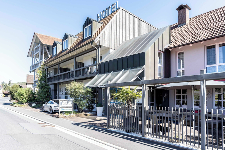 Exterior & Views