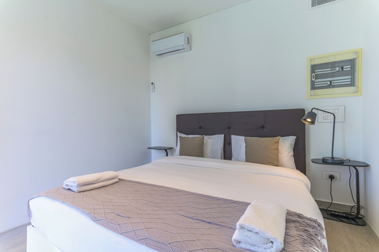 Room 2, GlassHaus Rooftop 2-BR & Pool in Ghazir, Kasrouane