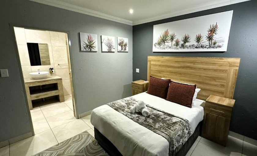 Bedroom 2, Khayalami Hotel Ermelo, Gert Sibande