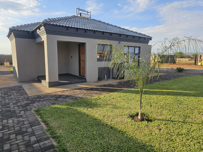 Exterior, Vation Nation Guest House, Waterberg