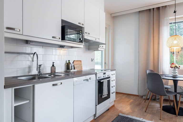 Private kitchen 5, Apartments with Sauna, Balcony & Free Parking, Päijänne Tavastia