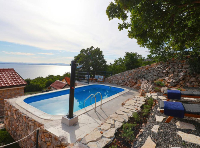 Pool 5, Anas Stone House - Jurčić Kalić, Senj