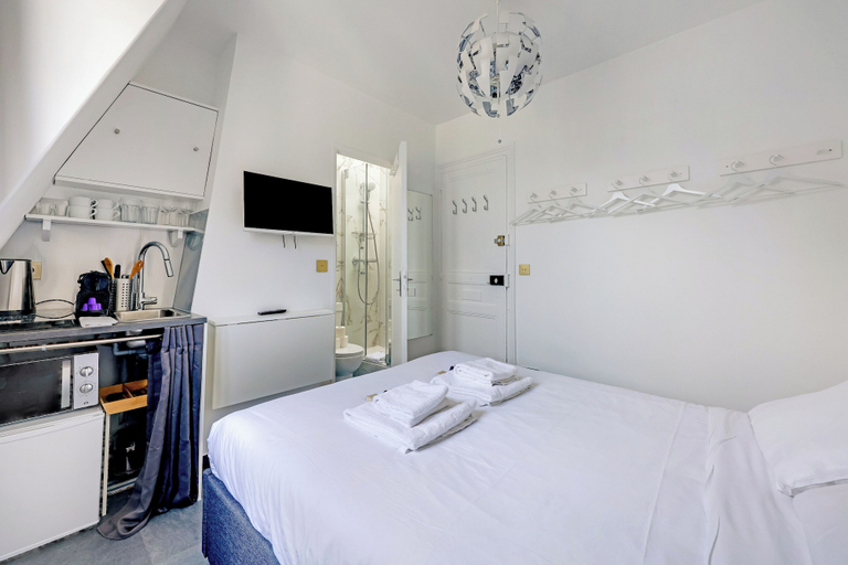 Room 4, 26ROSIERS, Paris