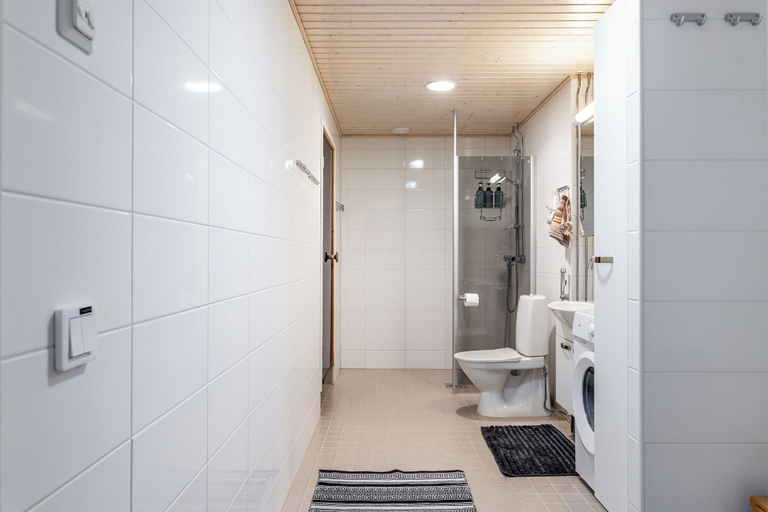 Bathroom 3, Apartments with Sauna, Balcony & Free Parking, Päijänne Tavastia