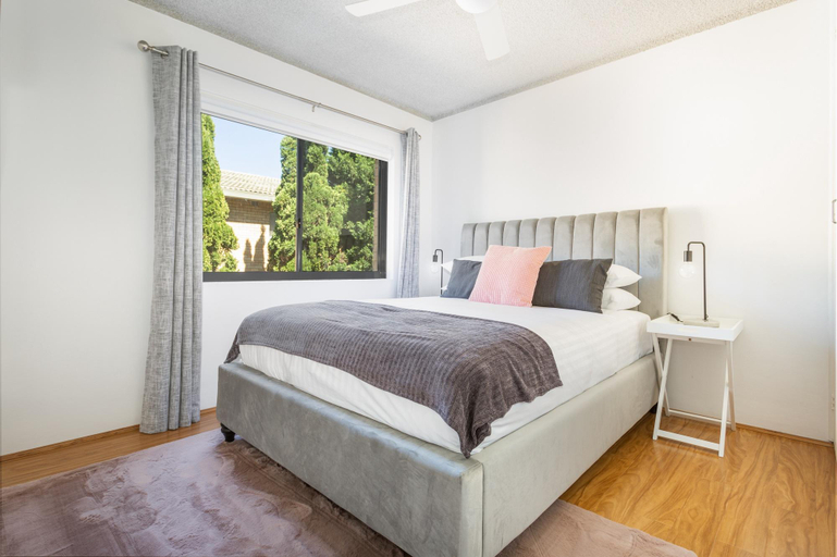 Bedroom, Unit With Balcony, Backyard and Parking Near Shops, Sydney