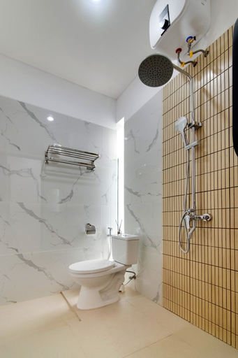 Bathroom 5, 3BR Trevista W/ Swimming Pool & Playstation 5, Bogor